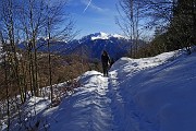 16 Sullo sfondo Ortighera e Menna